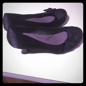 Black round toe heals